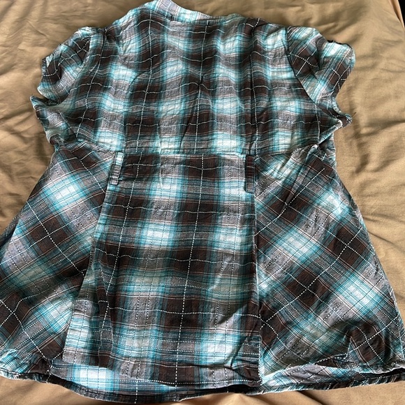 Bundle tops with mixed strips and all black button up top - Picture 6 of 10
